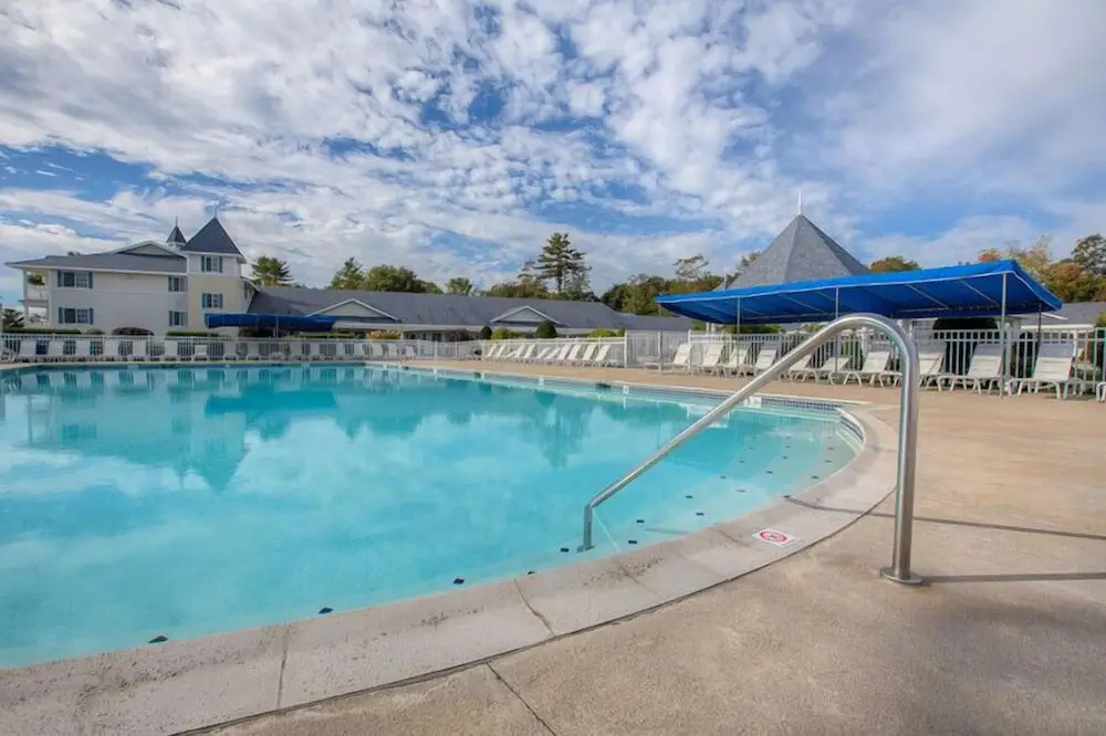 Driftaway Hotel and Pool