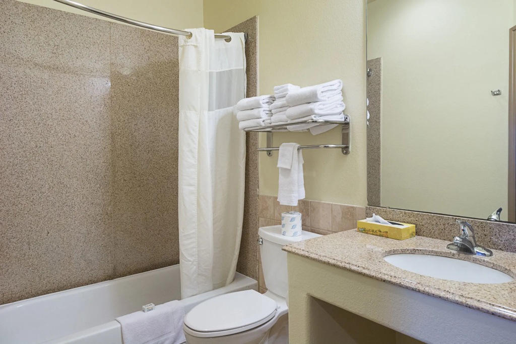 Quality Inn & Suites Victoria South