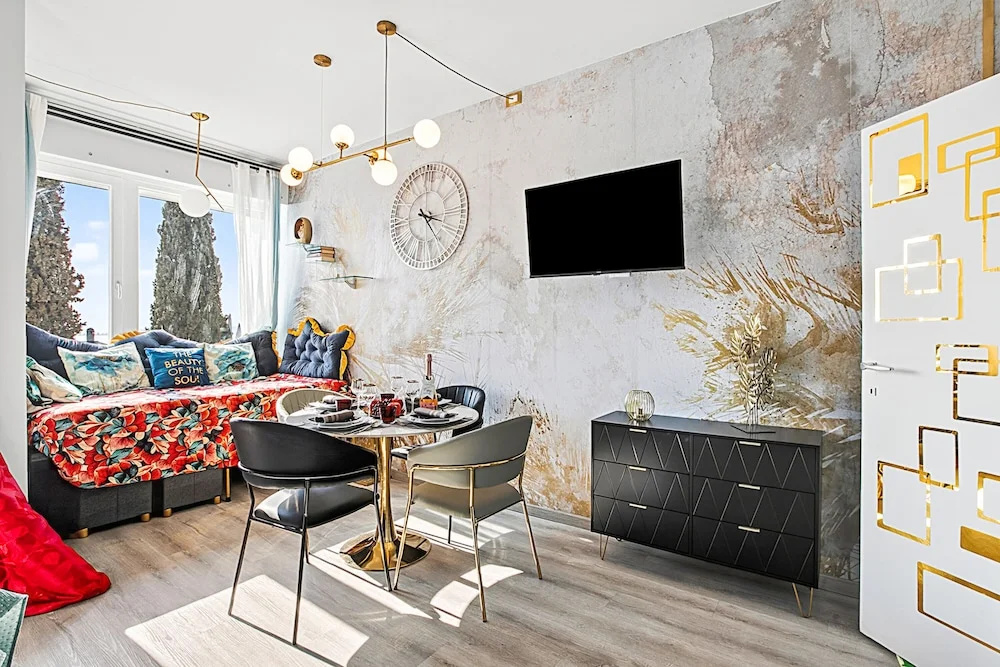 Apartment 402