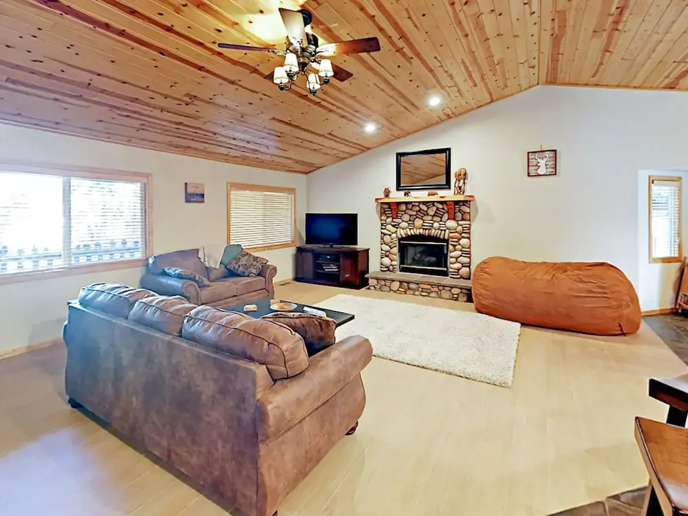 42551 Peregrine Ave Home 3 Bedrooms 2 Bathrooms Home