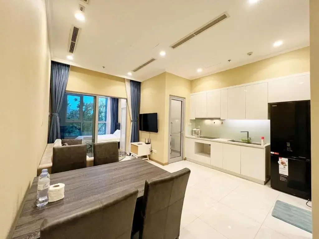 Vinhomes Landmark 81 Apartments- Christine Home