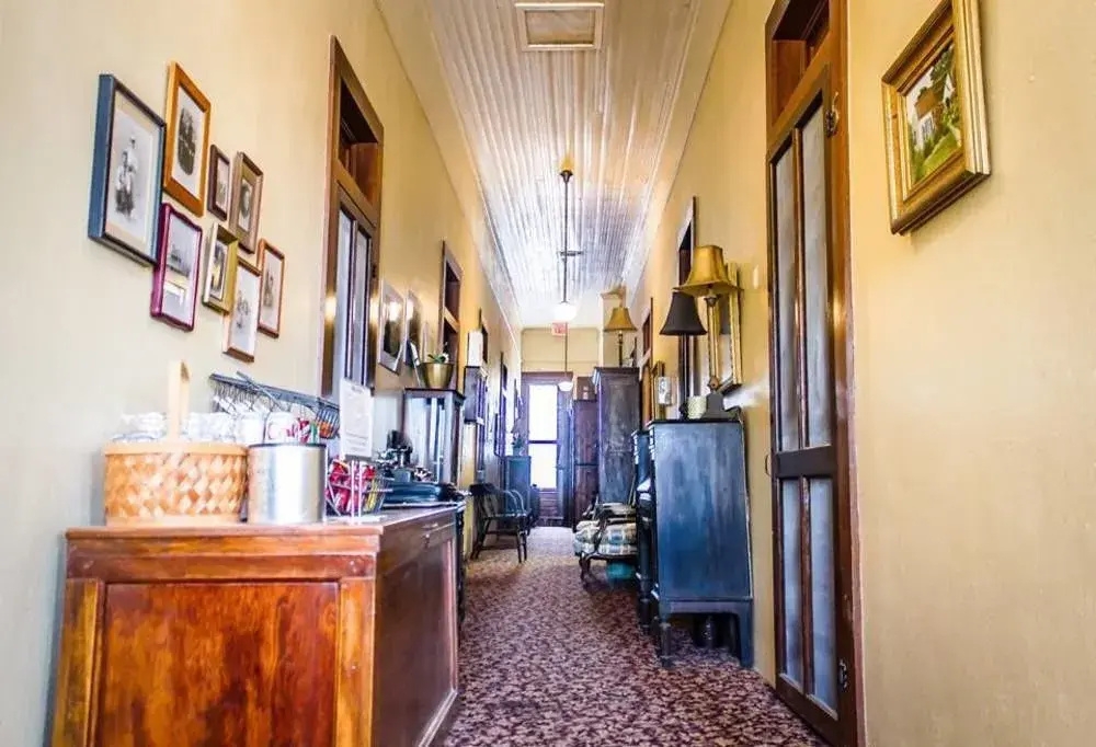 Nutt House Hotel