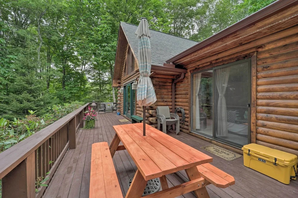 2 Decks & Fire Pit: Scenic Beech Mountain Retreat!