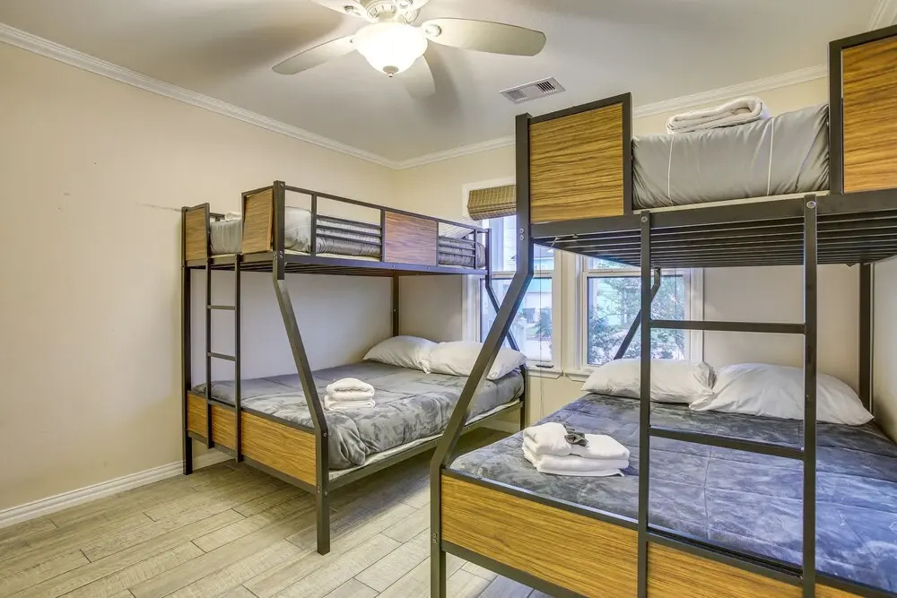 Pet-friendly Galveston Cottage < 1 Mi to Beach!