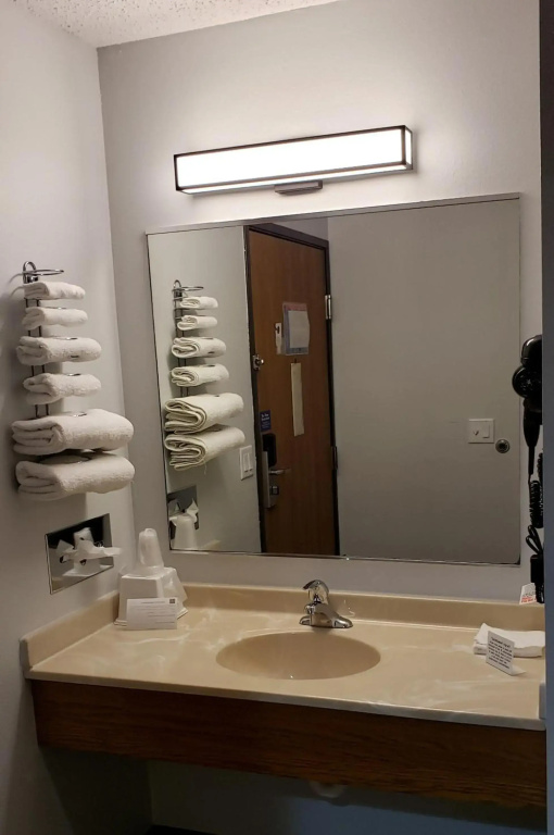 Motel 6-Kewanee, IL