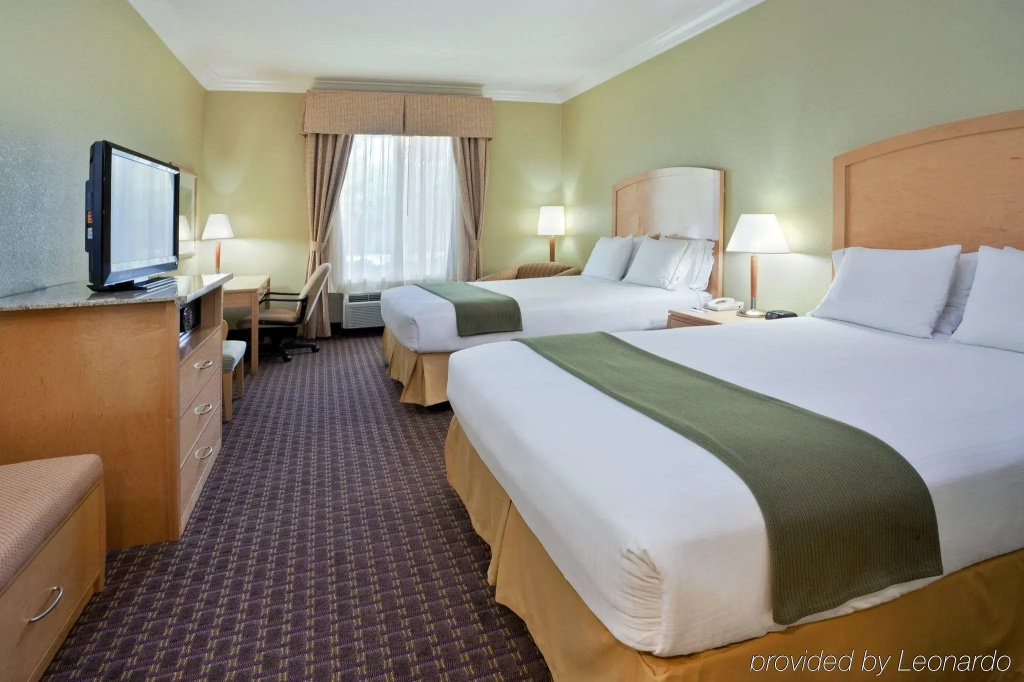 Holiday Inn Express Hotel & Suites Vacaville by IHG