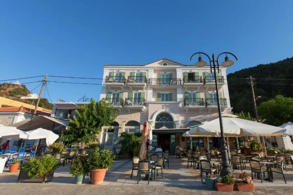 Samaina Port Hotel
