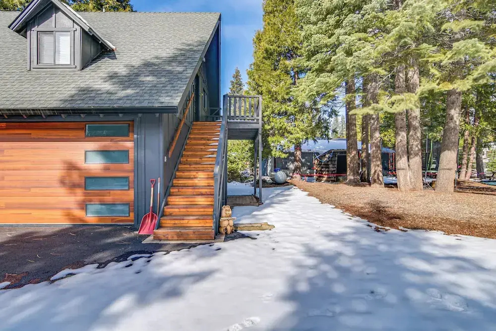 Westwood Cabin: Lake Almanor Across the Street!