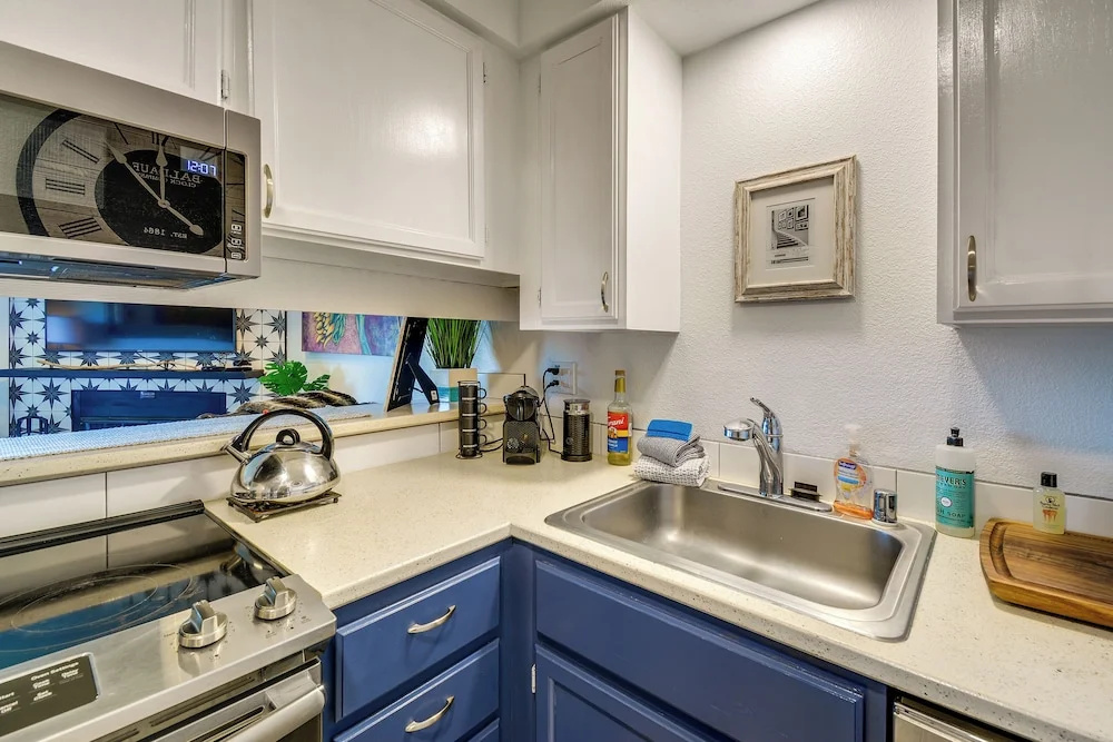 Walk to the Beach: Ocean Shores Condo!