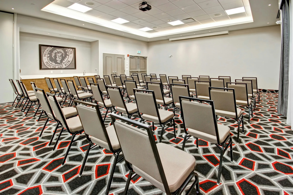 Hampton Inn & Suites - Medicine Hat