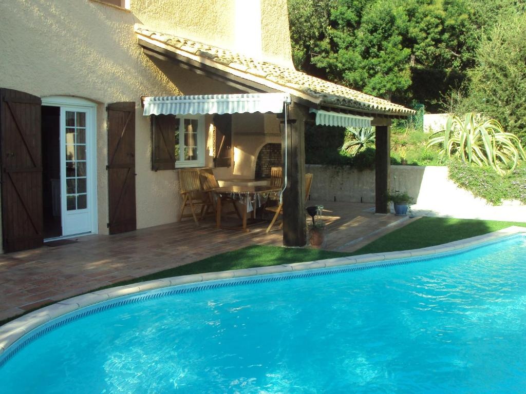 Villa de 3 chambres avec vue sur la mer piscine privee et jardin clos a Cavalaire sur Mer a 1 km de la plage