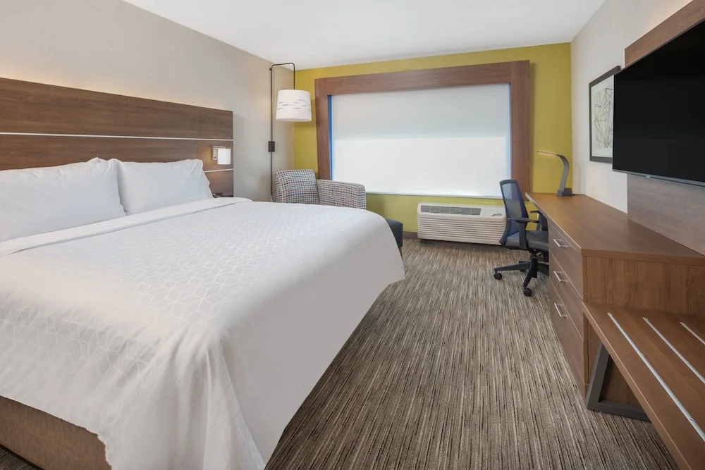 Holiday Inn Express & Suites Chico by IHG