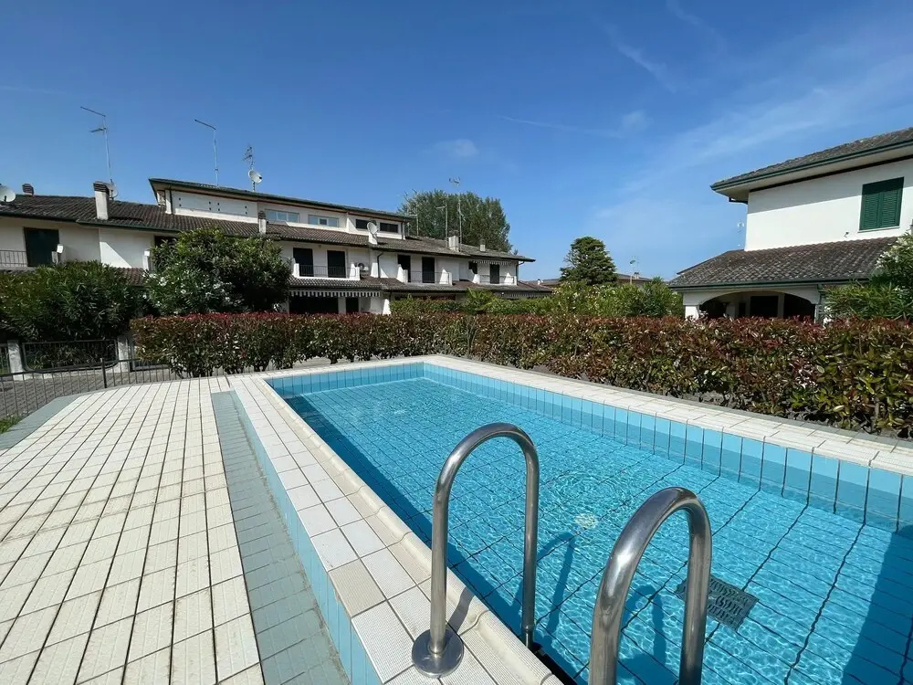 Amazing villa with private garden
