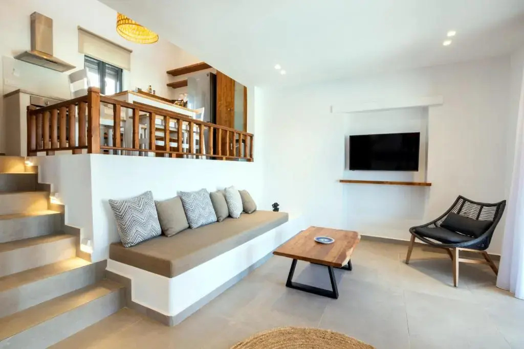 Cato Agro 5, Seafront Villa with Private Pool