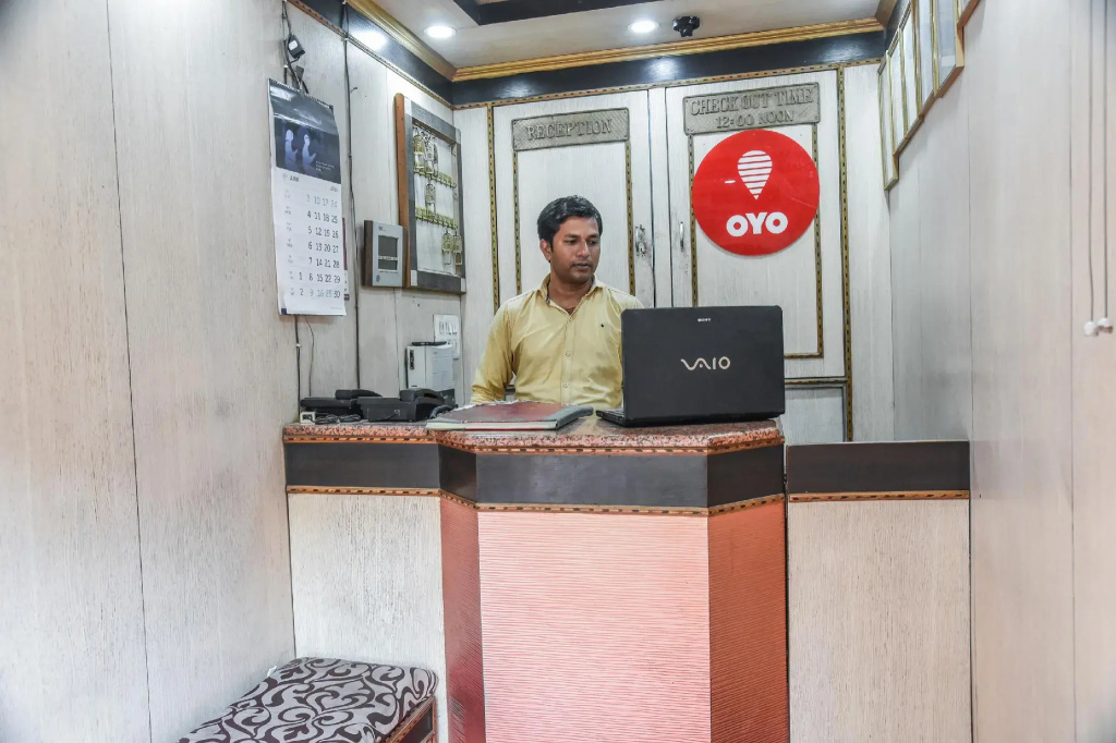 OYO 15443 Hotel Mega Palace