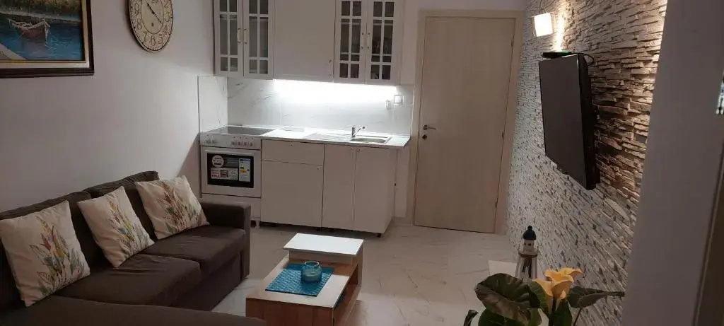 Apartment - Sleeps 2 - Parking - Balcony
