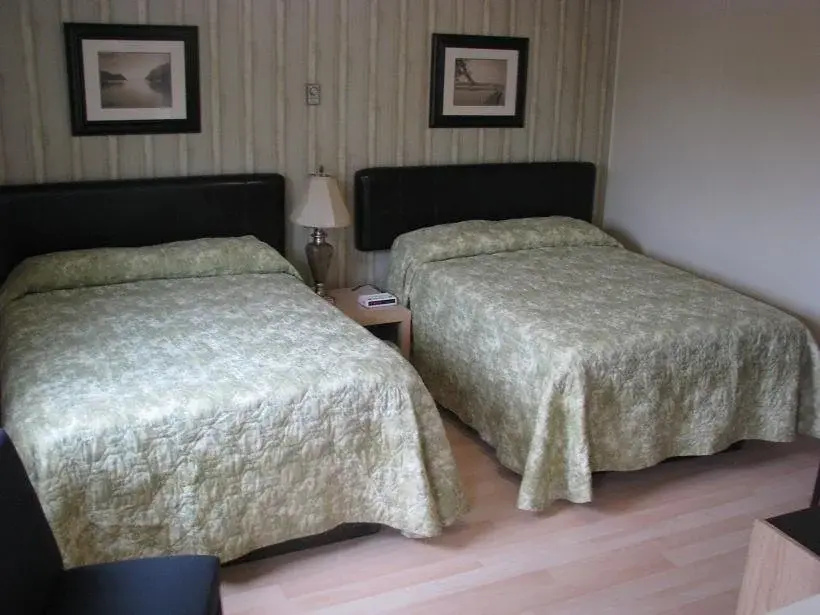 MacNeil's Motel