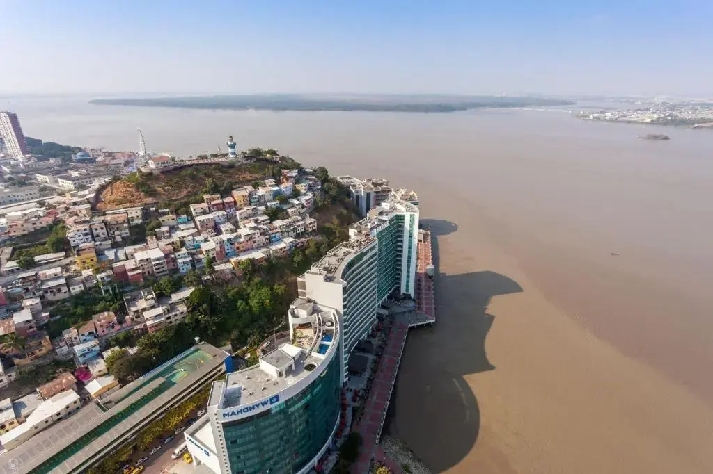Ecusuites Best View Riverfront 1 SantAna Airport