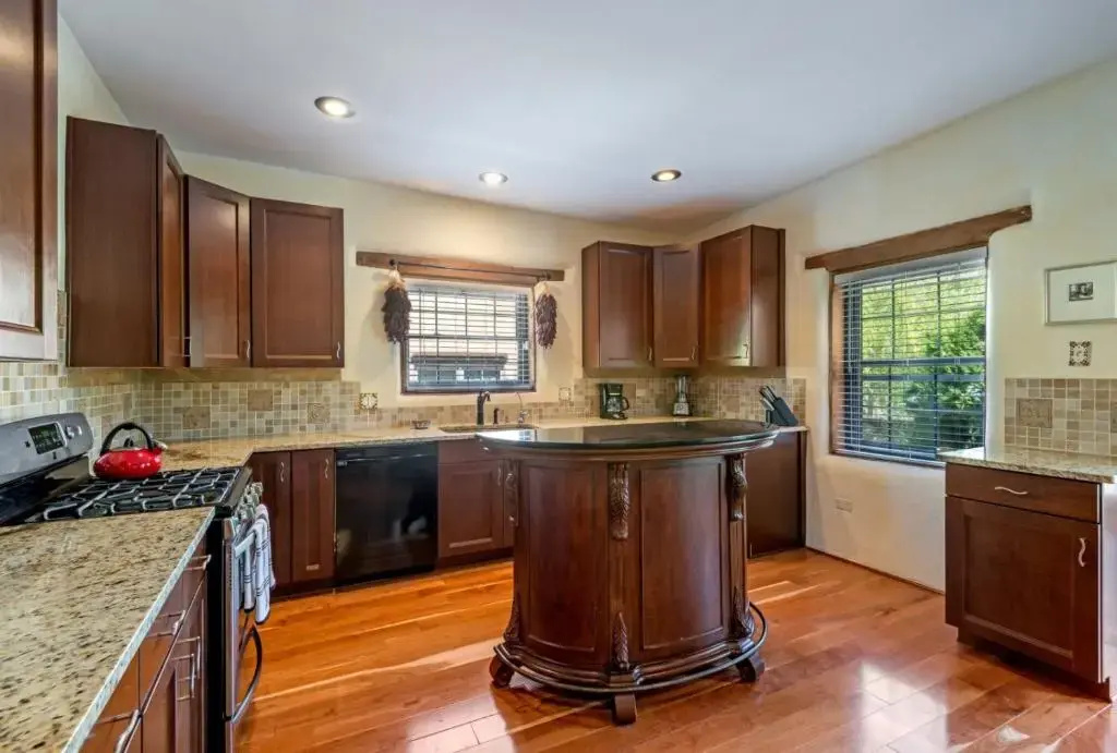 3 Bd, 5 Min. Walk To Canyon Rd, Apodaca