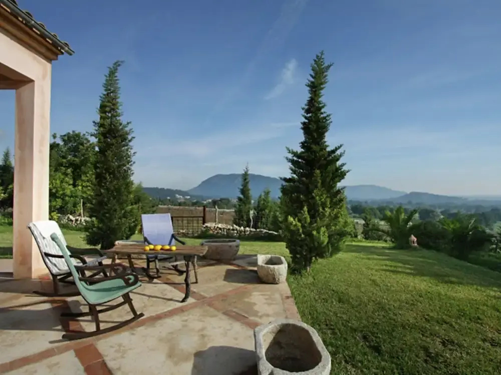 Large Traditional Country House With Spacious Veranda, Garden and Private Pool