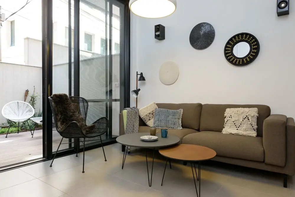 New Decoreted Apartment With An Outside Big Yard