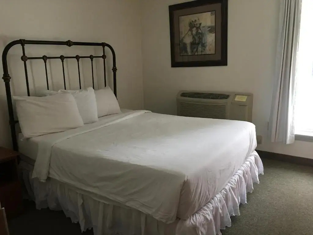 All Suites Inn Budget Host