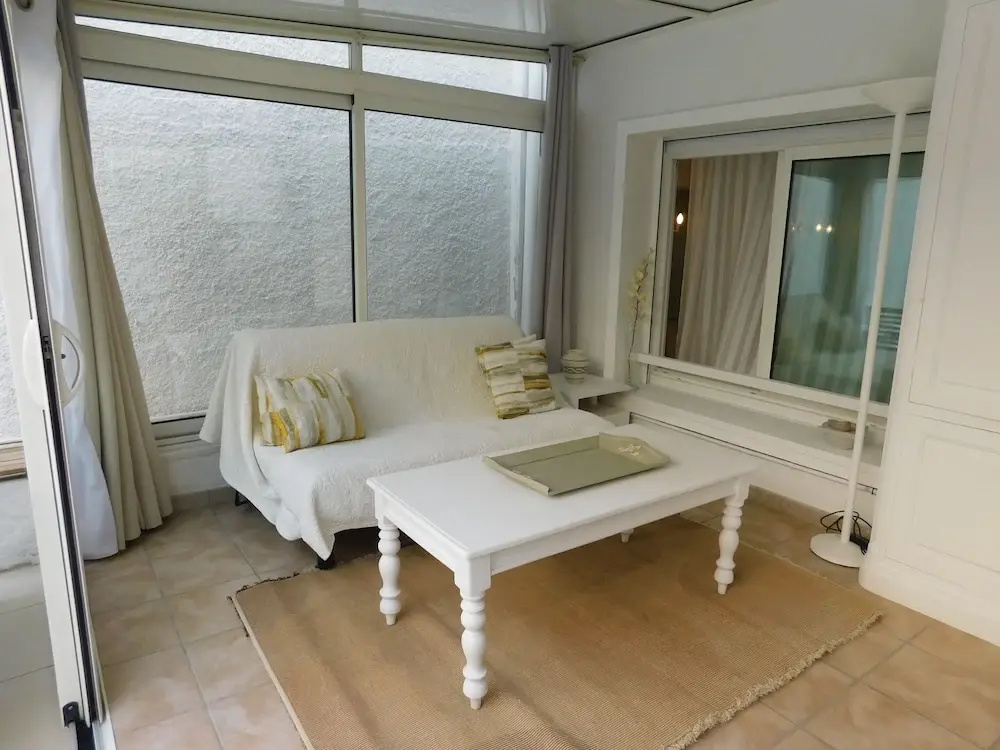Beautiful White One Bedroom Croisette