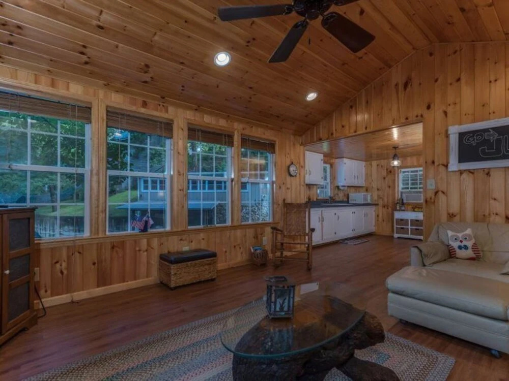 Cottage In The Cove