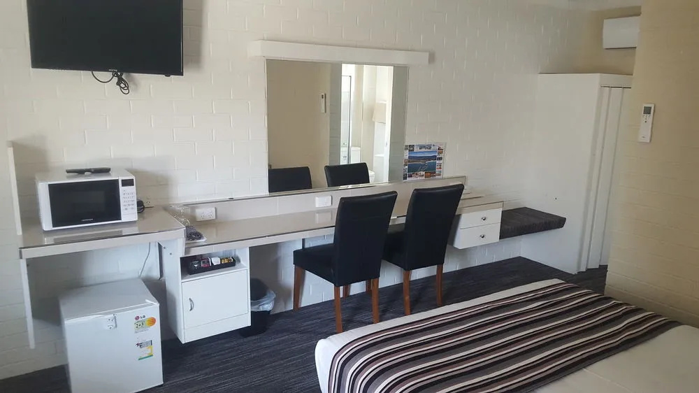 Coastal Bay Motel