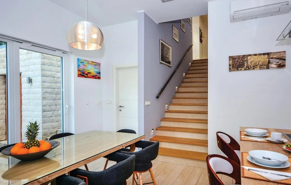 Gorgeous Home In Slatine With Wifi
