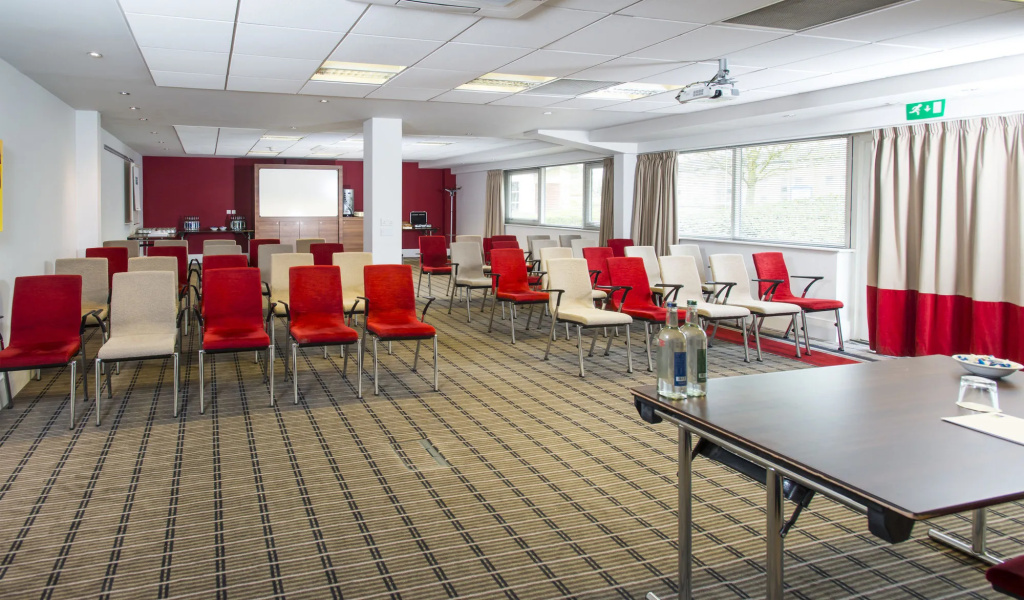 Holiday Inn Express Northampton - South by IHG