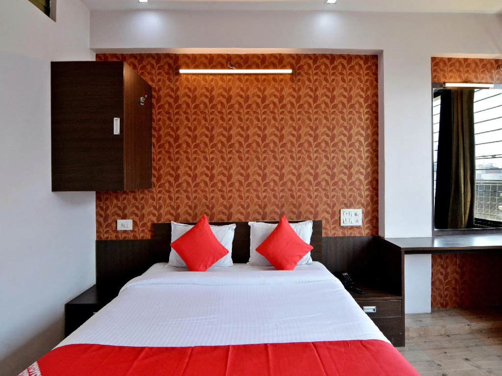 OYO Flagship 22643 Hotel Majestic Deluxe Lodging