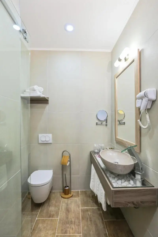 Garni Hotel Zen free parking