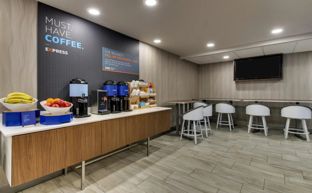 Holiday Inn Express & Suites Atlanta Perimeter Mall Hotel by IHG