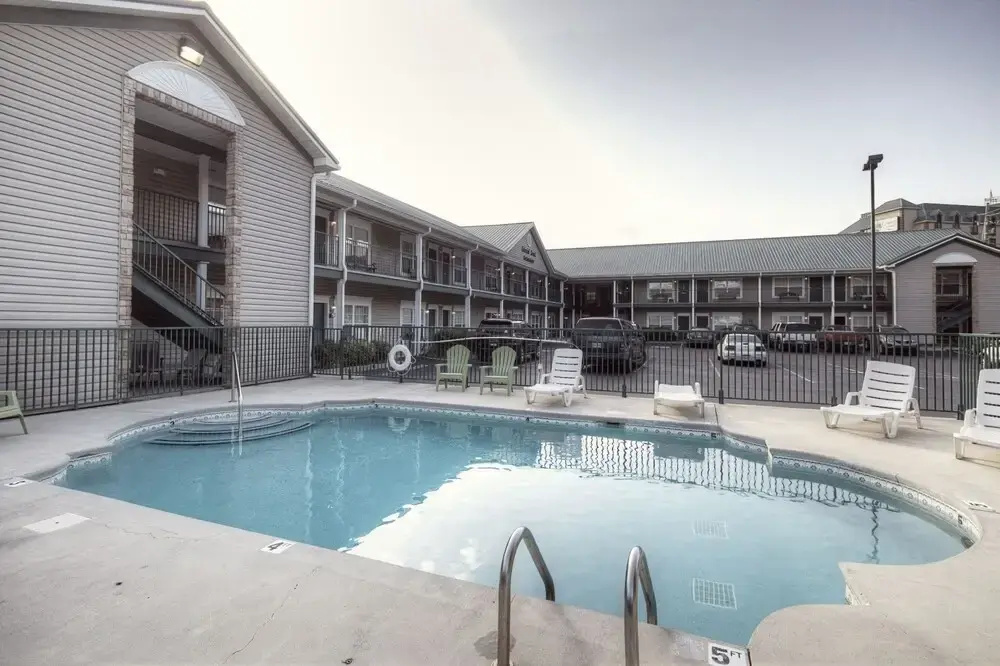 Colonial Crest 112 - Great Location! - You Can Walk To Town! 1 Bedroom Condo by RedAwning