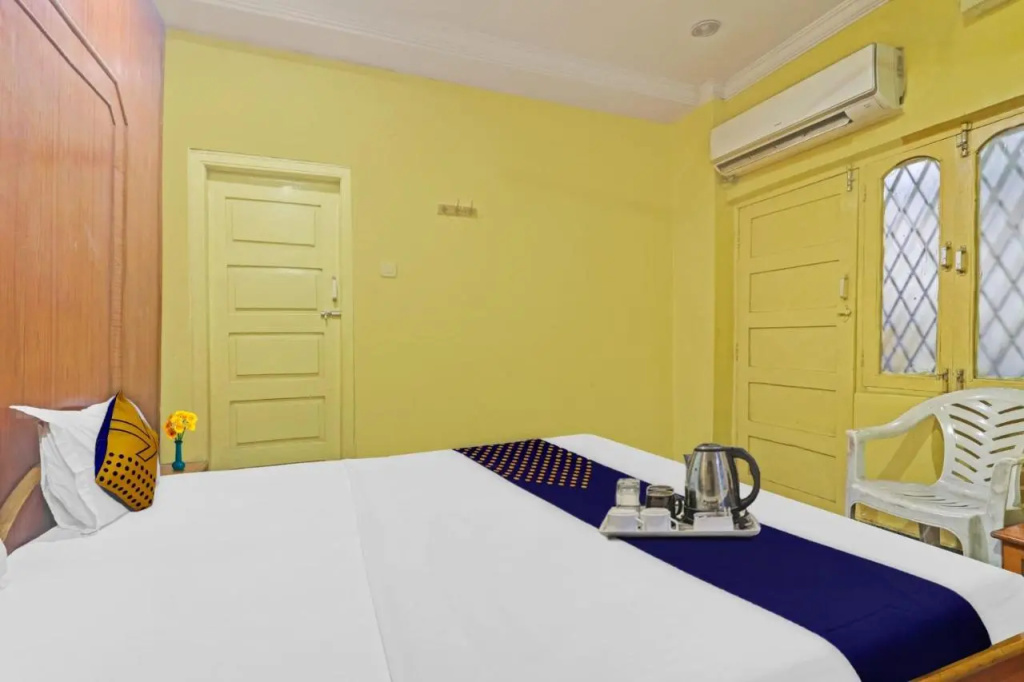 Spot On 91284 Ambica Lodge