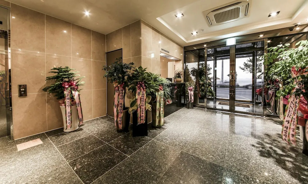Win Hotel