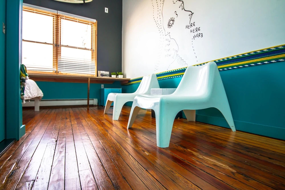 The High Tide Studio #5 Studio Bedroom Hotel Room by Redawning