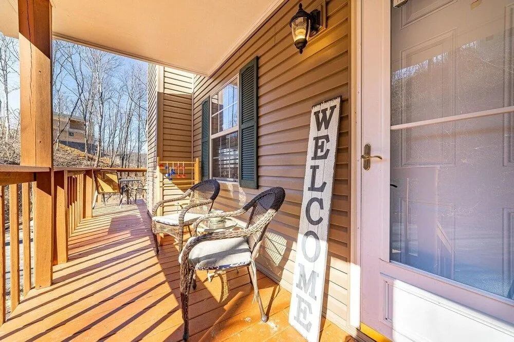 Strollin Bear 3 Bedroom Home by Redawning