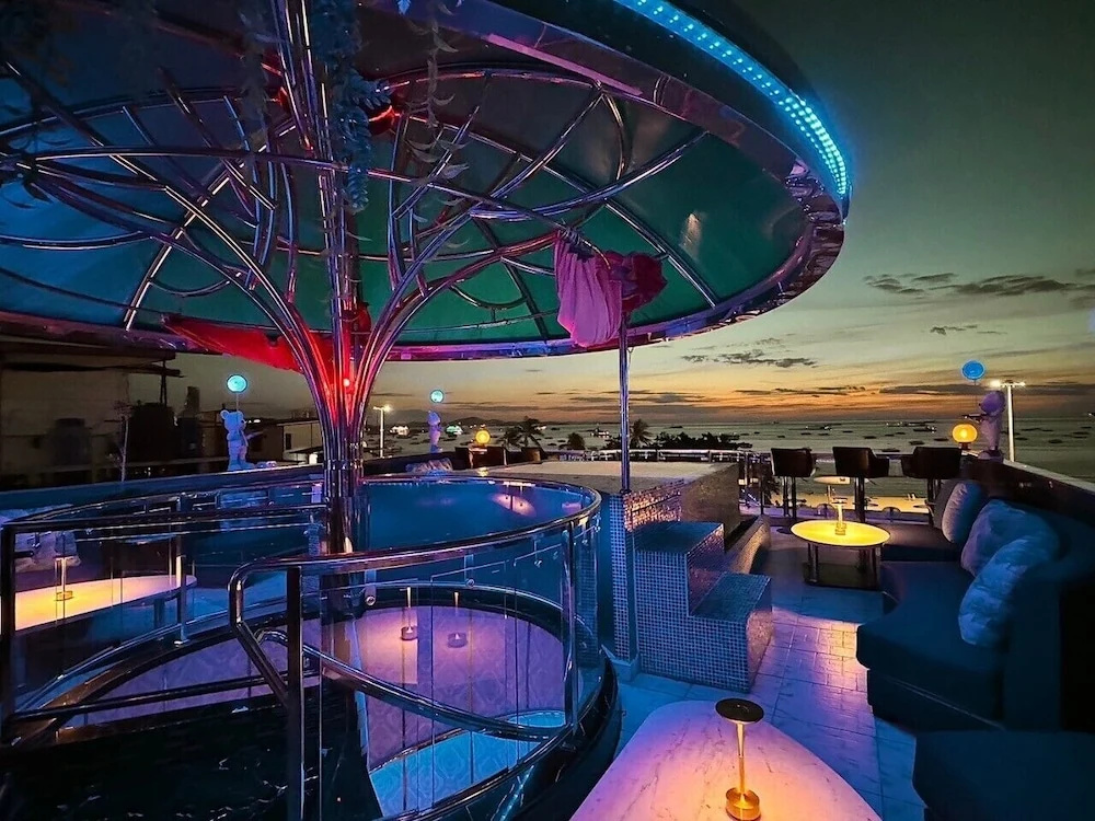 The Globe Hotel Bar and Restaurant