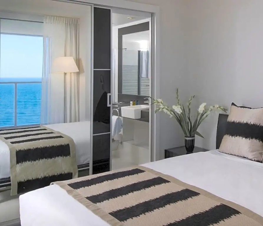 Island Suites Hotel