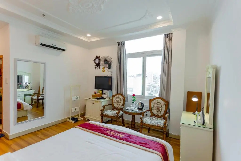 DAHLIALAND SAIGON HOTEL & SWIMMING PooL