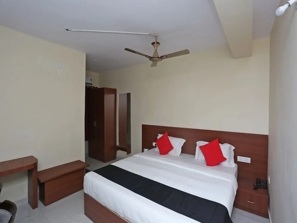 Capital O 37885 Ekamra Inn