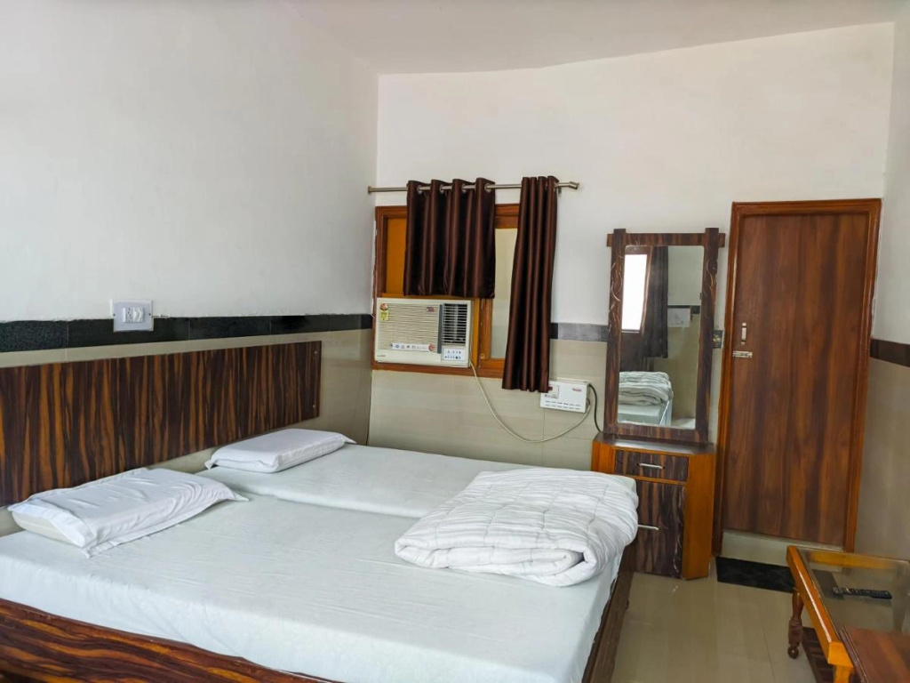 Hotel Goverdhan - Walking to Raja Ki Mandi Railway and 3km from ISBT