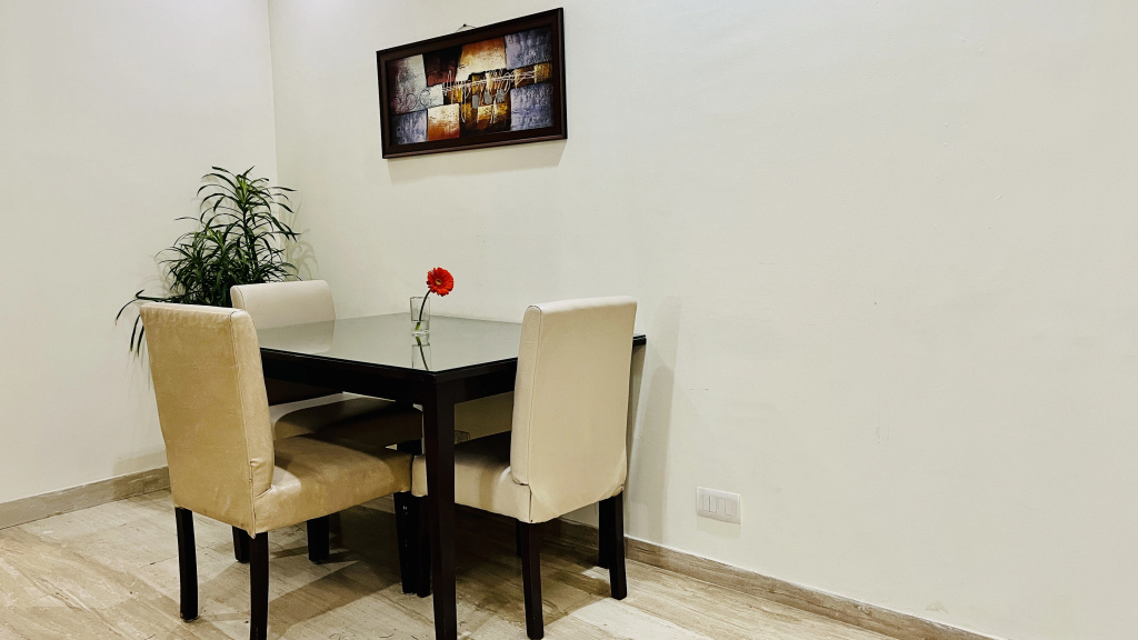 Bluo Classic - 2 Bhk Dlf Golf Course - Balcony, Lift