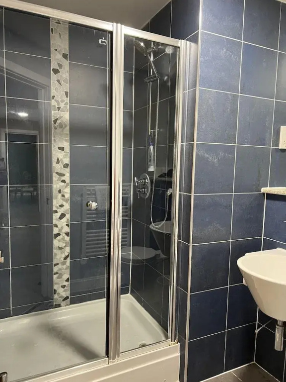 SS- Penthouse Lux suite