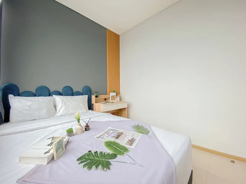 Modern Monochromatic 2Br Near Lrt Station At Apartment Samara Suites