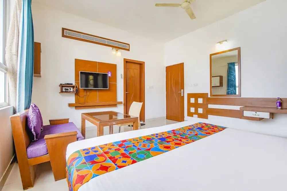 FabHotel Emirates Suites