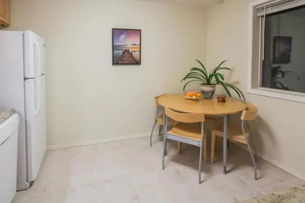 Two Bedroom MIL Apartment Close to Airport Link Rail
