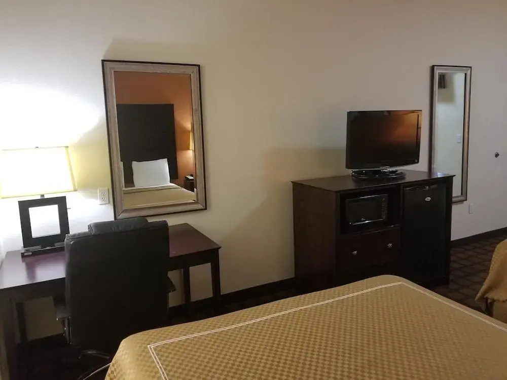 Executive Inn and Suites